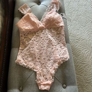 NWT Marylin Monroe Intimates in Painted Rose Lace Intimates Bodysuit Size Large